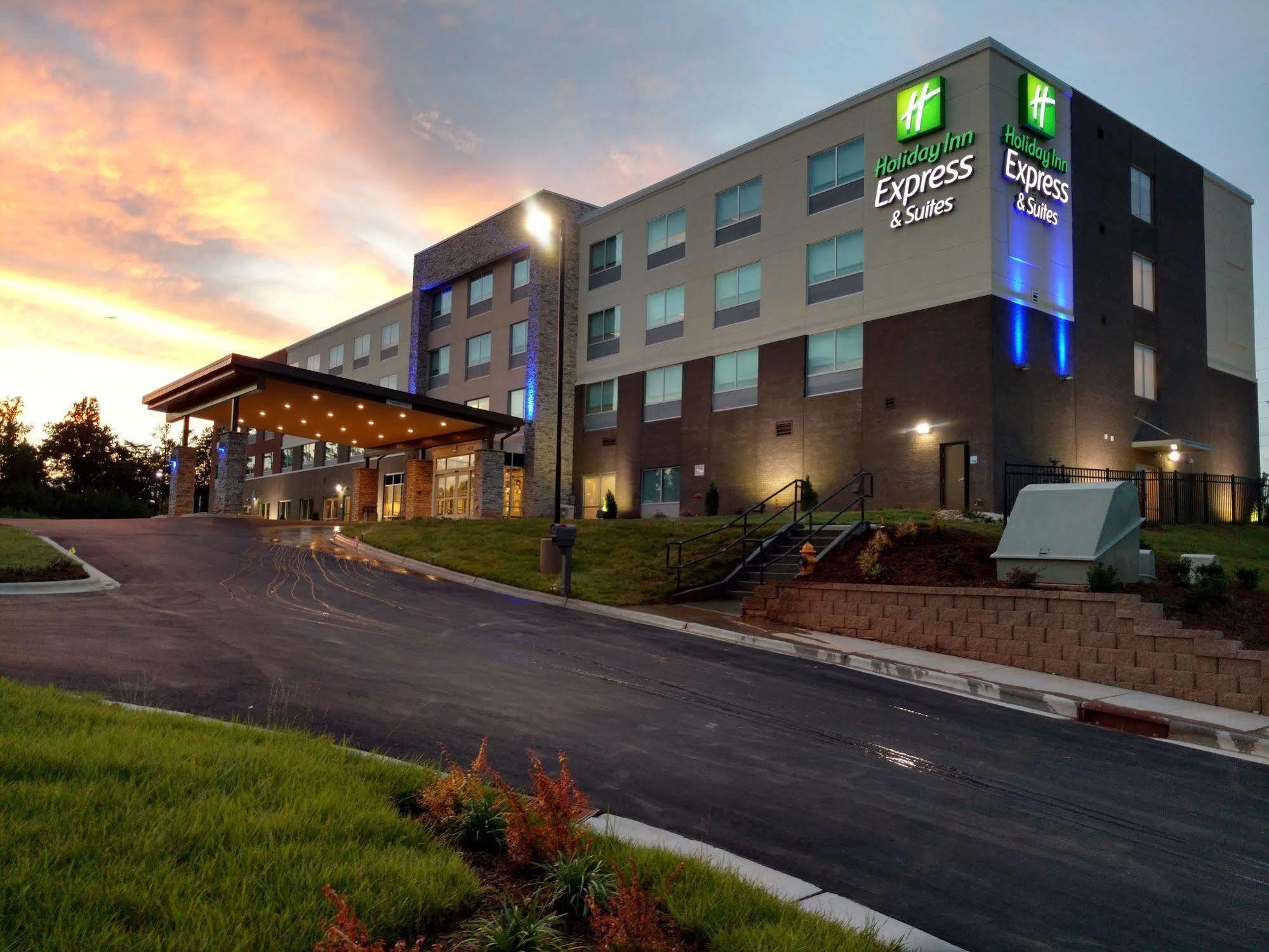 Holiday Inn Express & Suites - Charlotte Ne - University Area By Ihg Extérieur photo