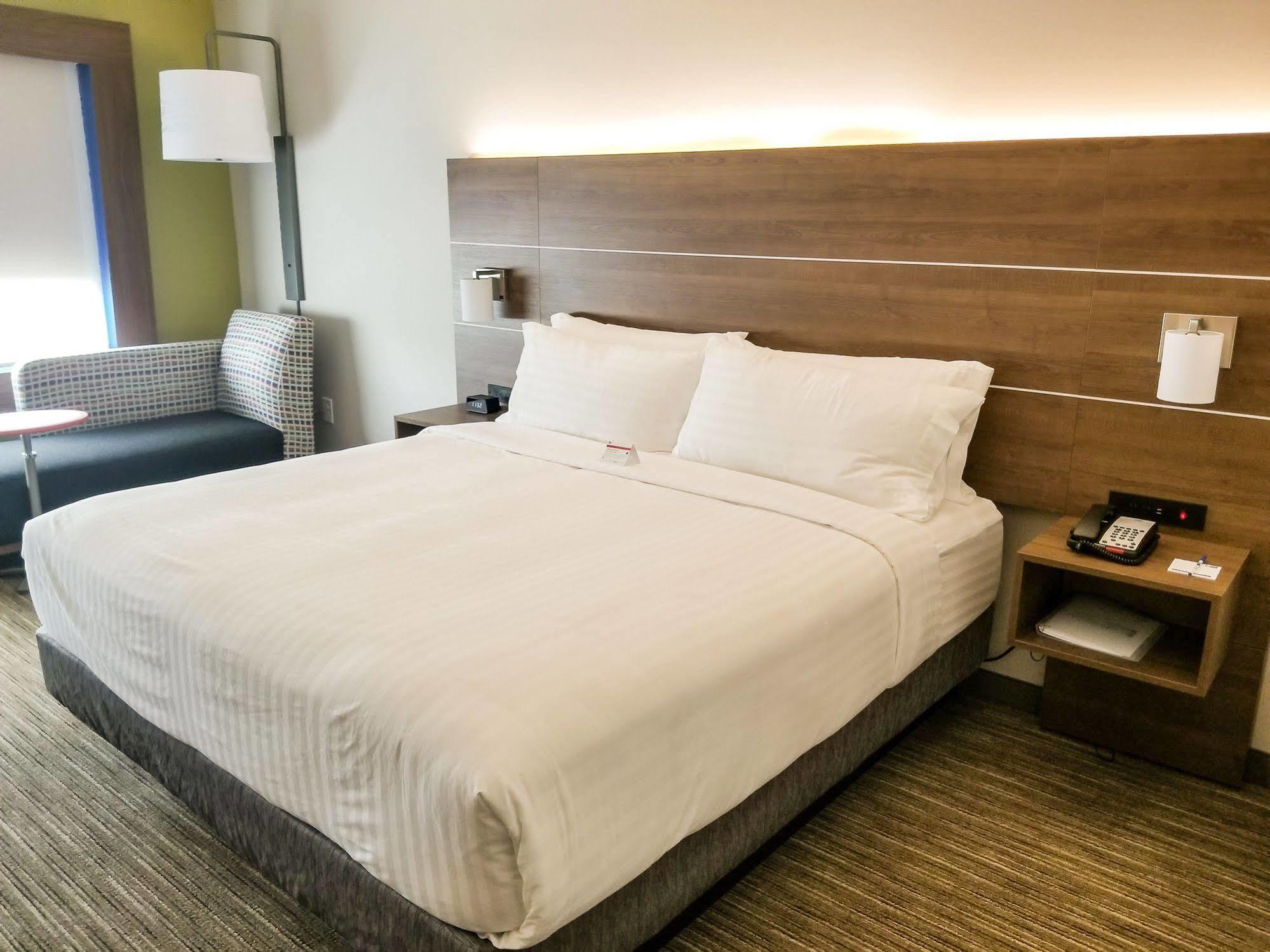 Holiday Inn Express & Suites - Charlotte Ne - University Area By Ihg Extérieur photo